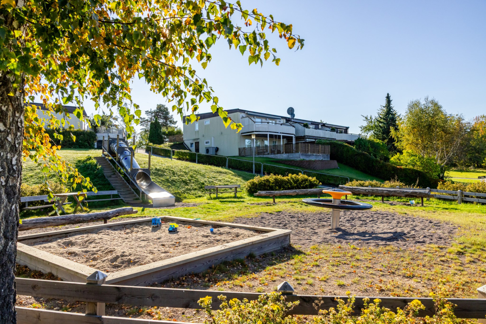 Lekplats inom samfälligheten Fjärilstigen 102