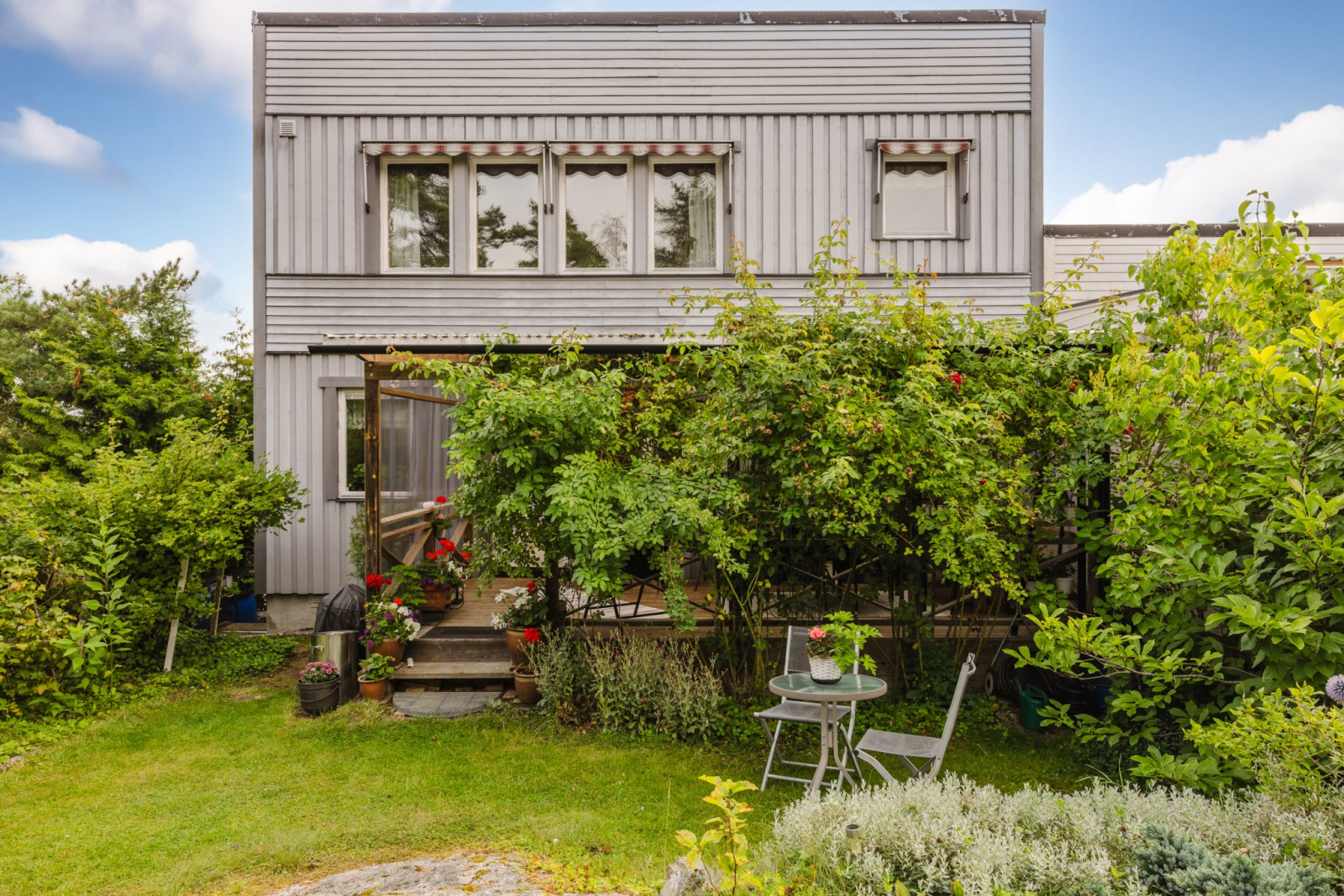 Trädgårdsvy på baksidan Fasanstigen 46