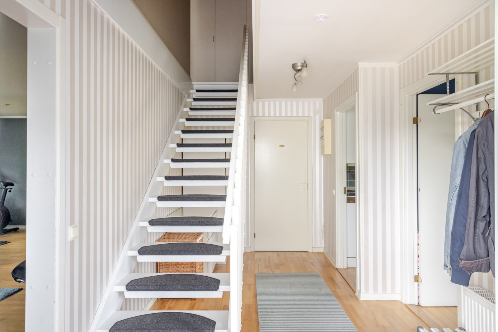 Hall och trapphus Engelsbergsvägen 63