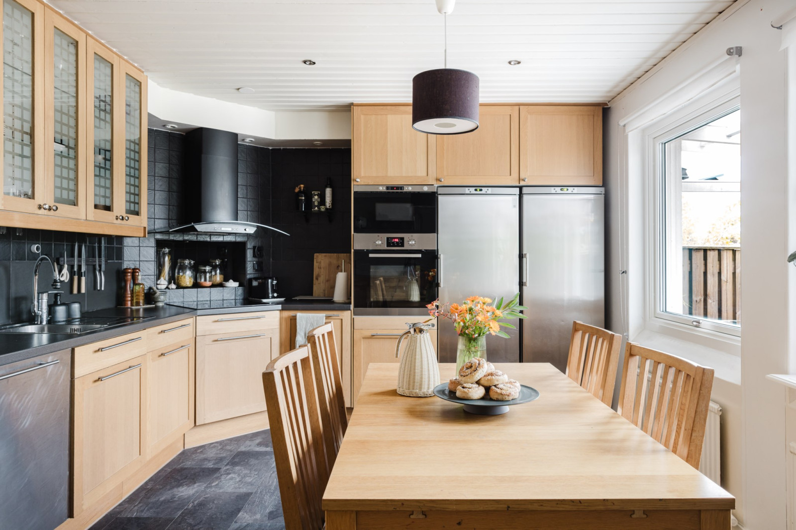 Fint kök med rymlig matplats Fjärilstigen 90