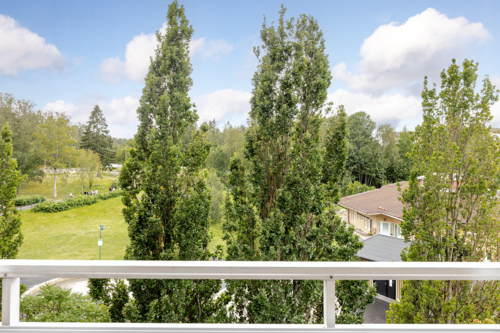 Utsikt från balkong Säbytorgsvägen 8C