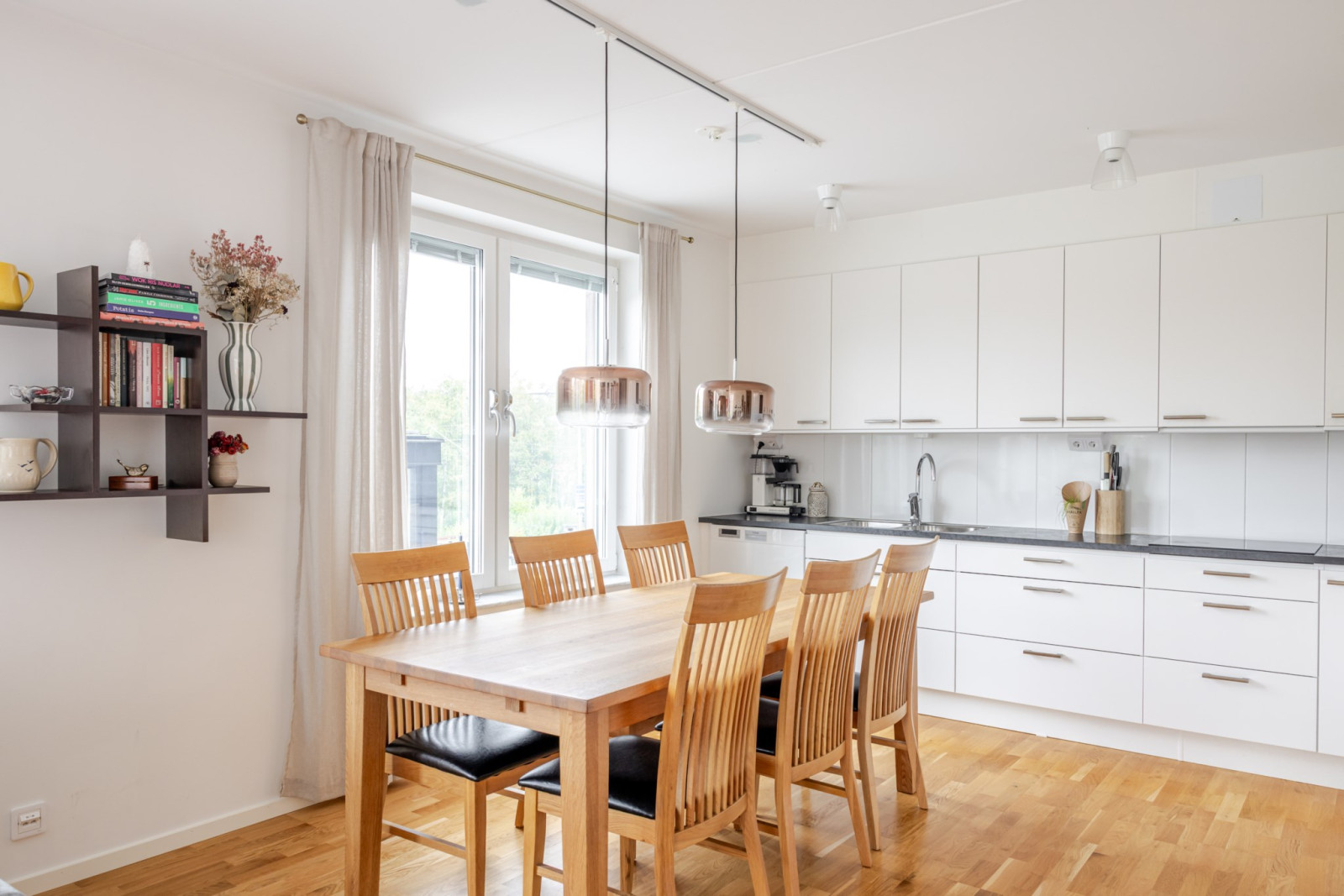 Fint kök med gott om förvaring Tallsätravägen 15B