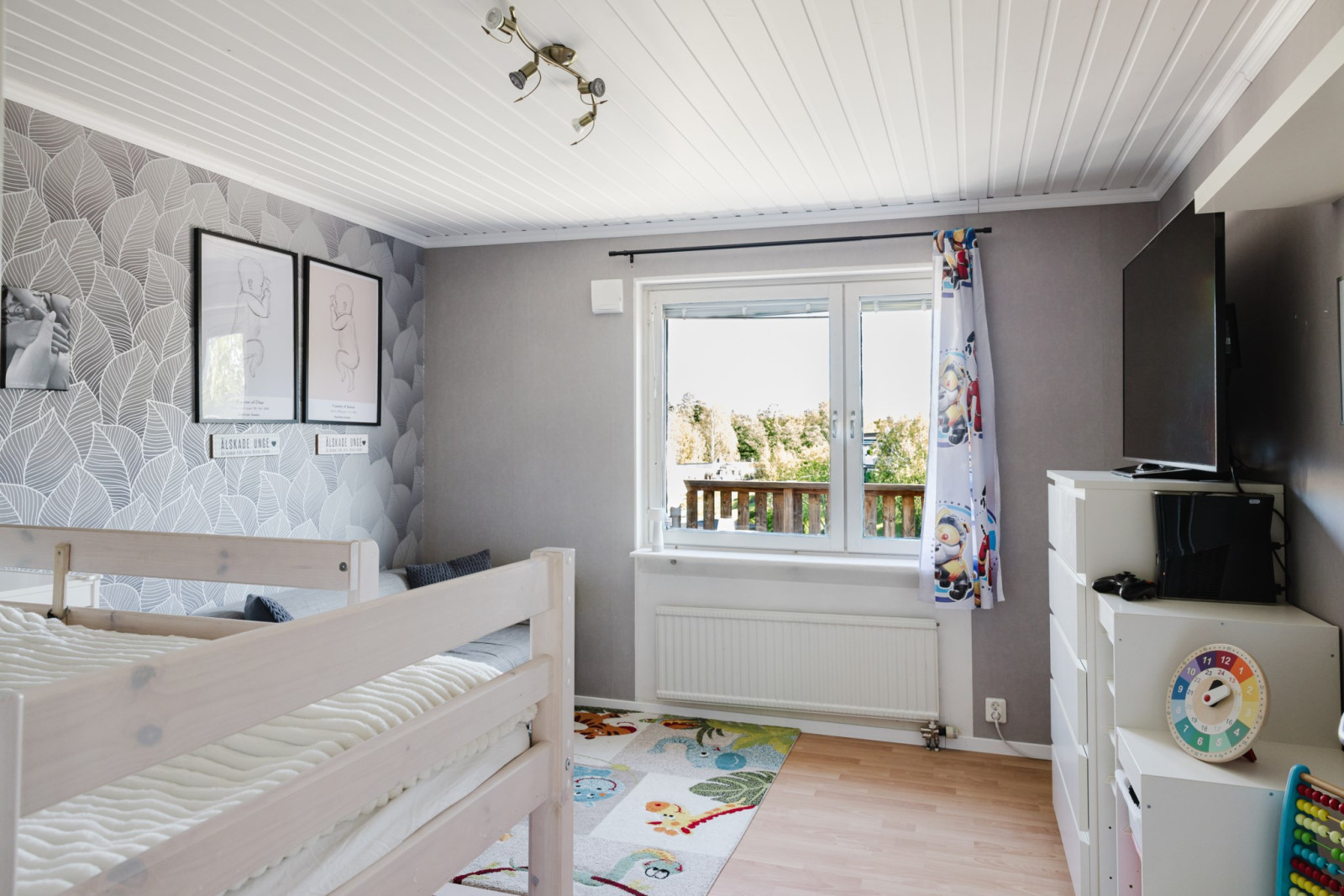 Generöst sovrum Fjärilstigen 35