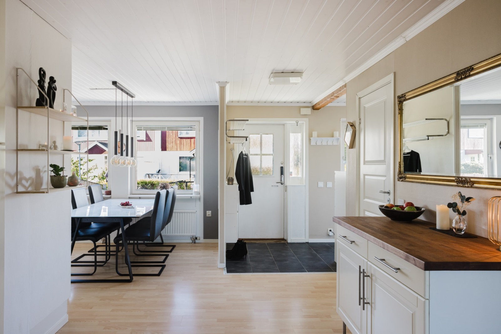 Hall och matplats Fjärilstigen 35