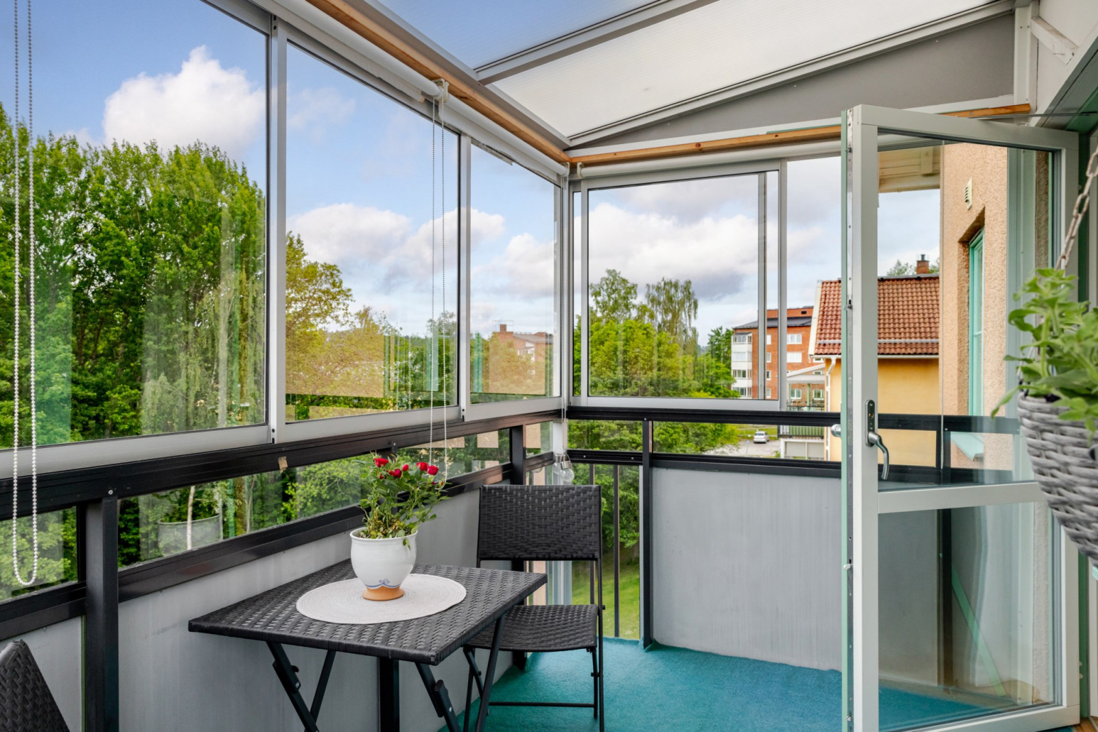 Inglasad balkong Säbytorgsvägen 45