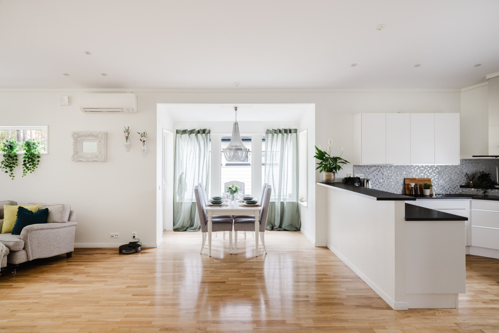 Matplats och kök Högvretsvägen 16