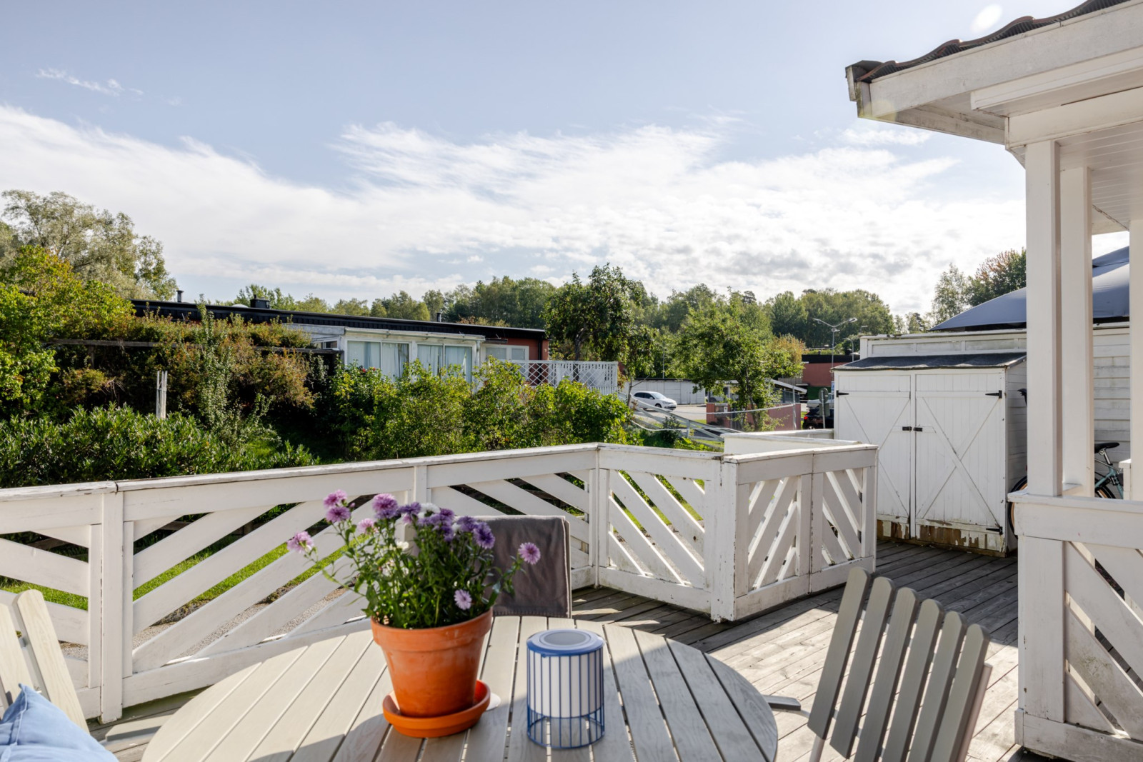 Uteplats framsida Bondestigen 59