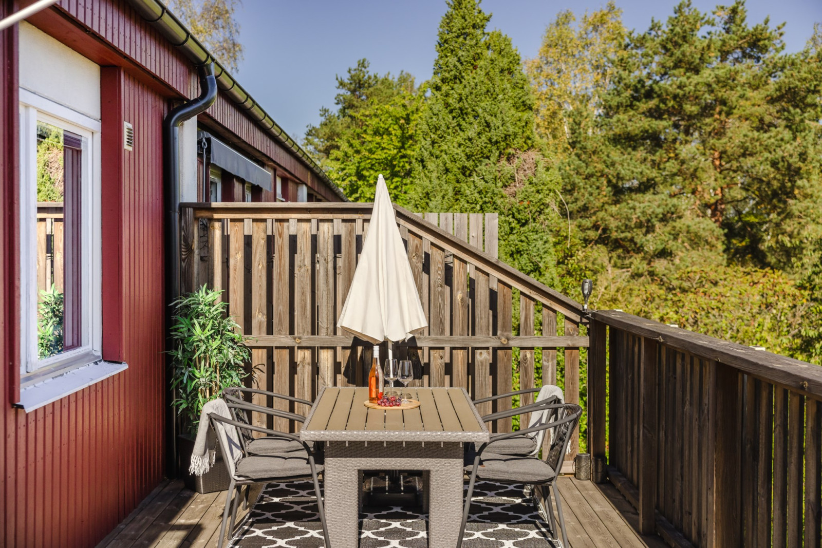 Balkong med förmiddagssol Fjärilstigen 35