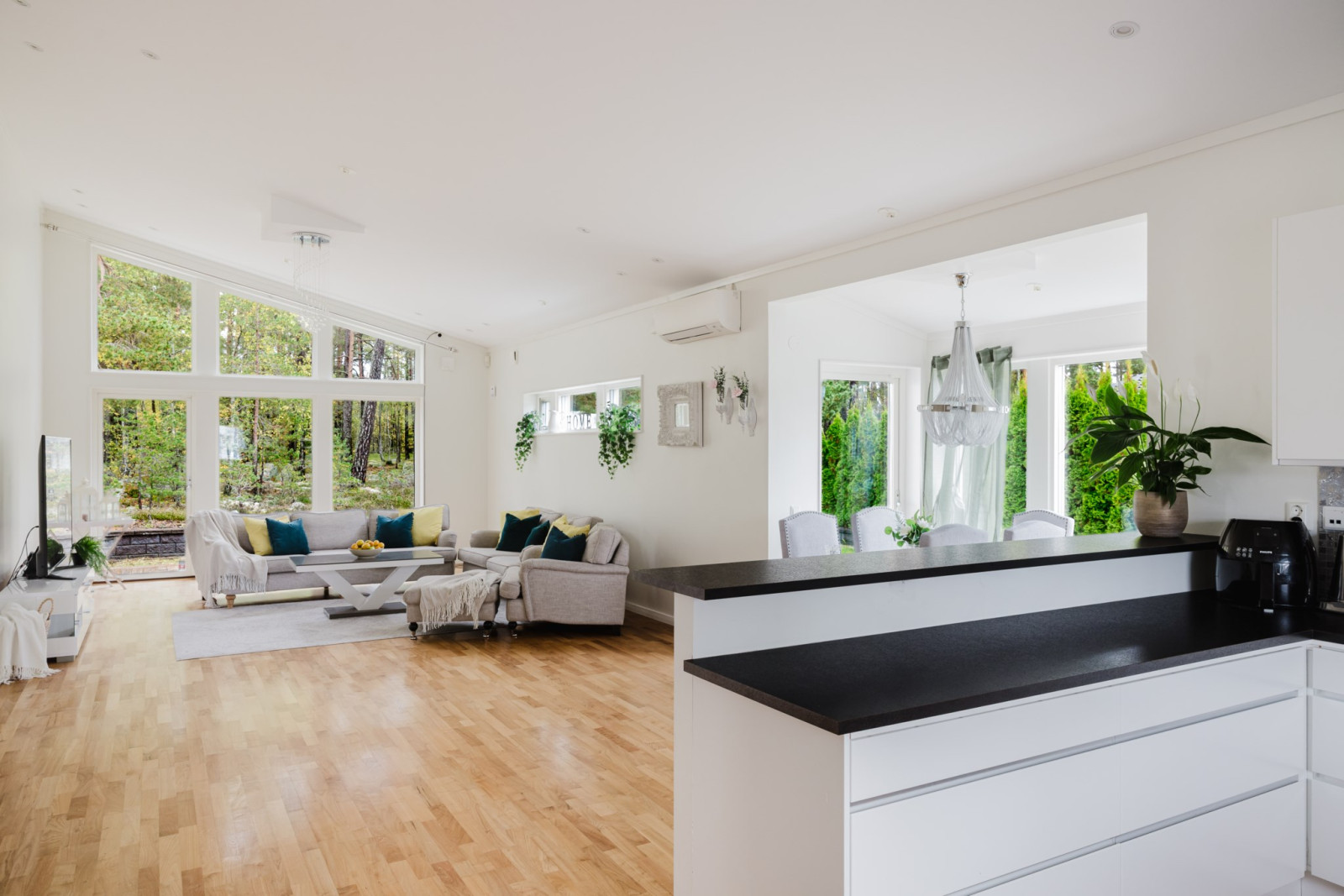 Kök mot vardagsrum Högvretsvägen 16