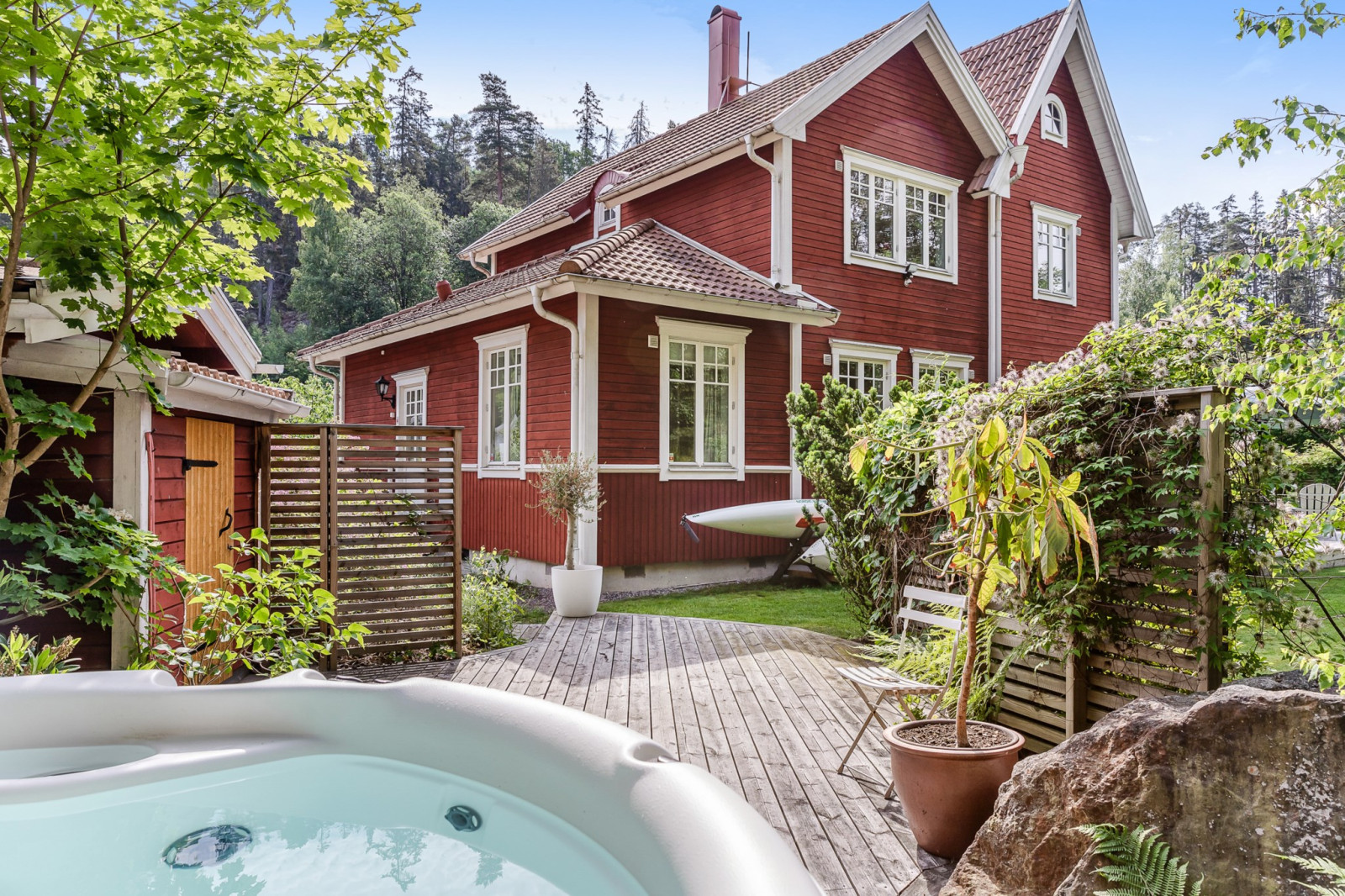 Skyddad jacuzzi Bergviksvägen 12