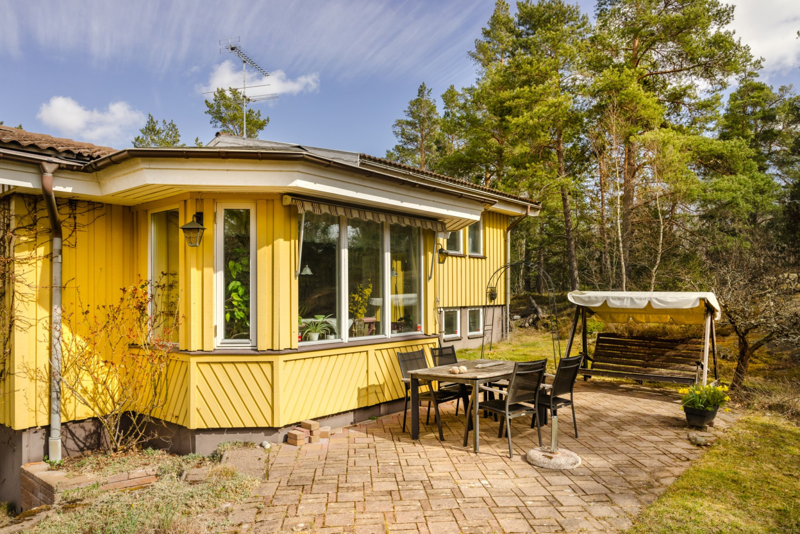 Solig uteplats Vinkelbacken 11
