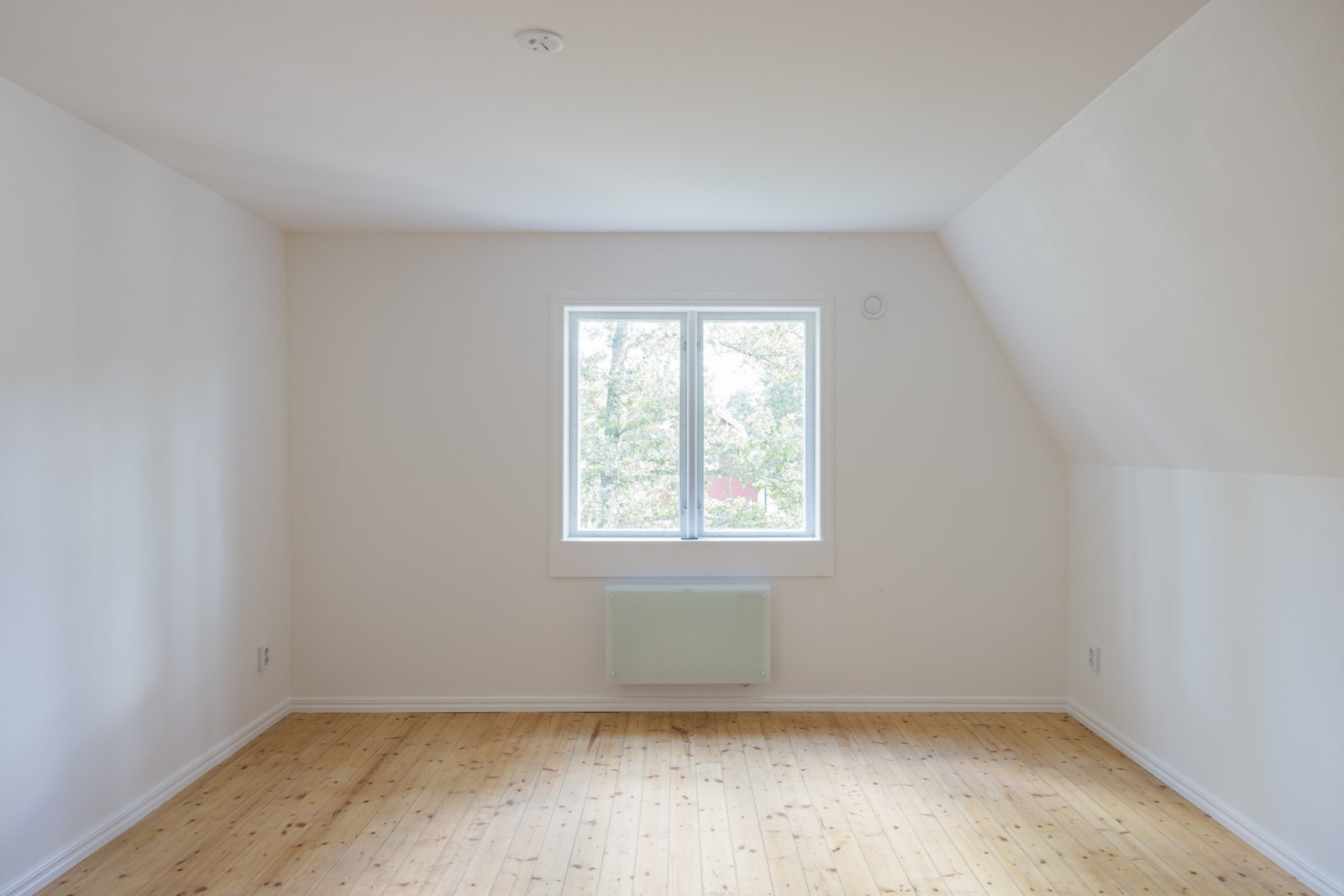 Sovrum 4 Gamla Strängnäsvägen 352