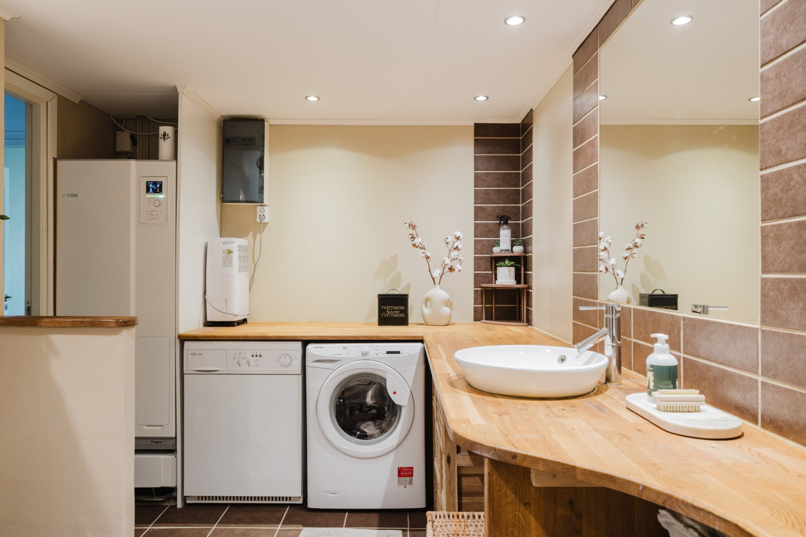 Badrum med tvättavdelning Fjärilstigen 90