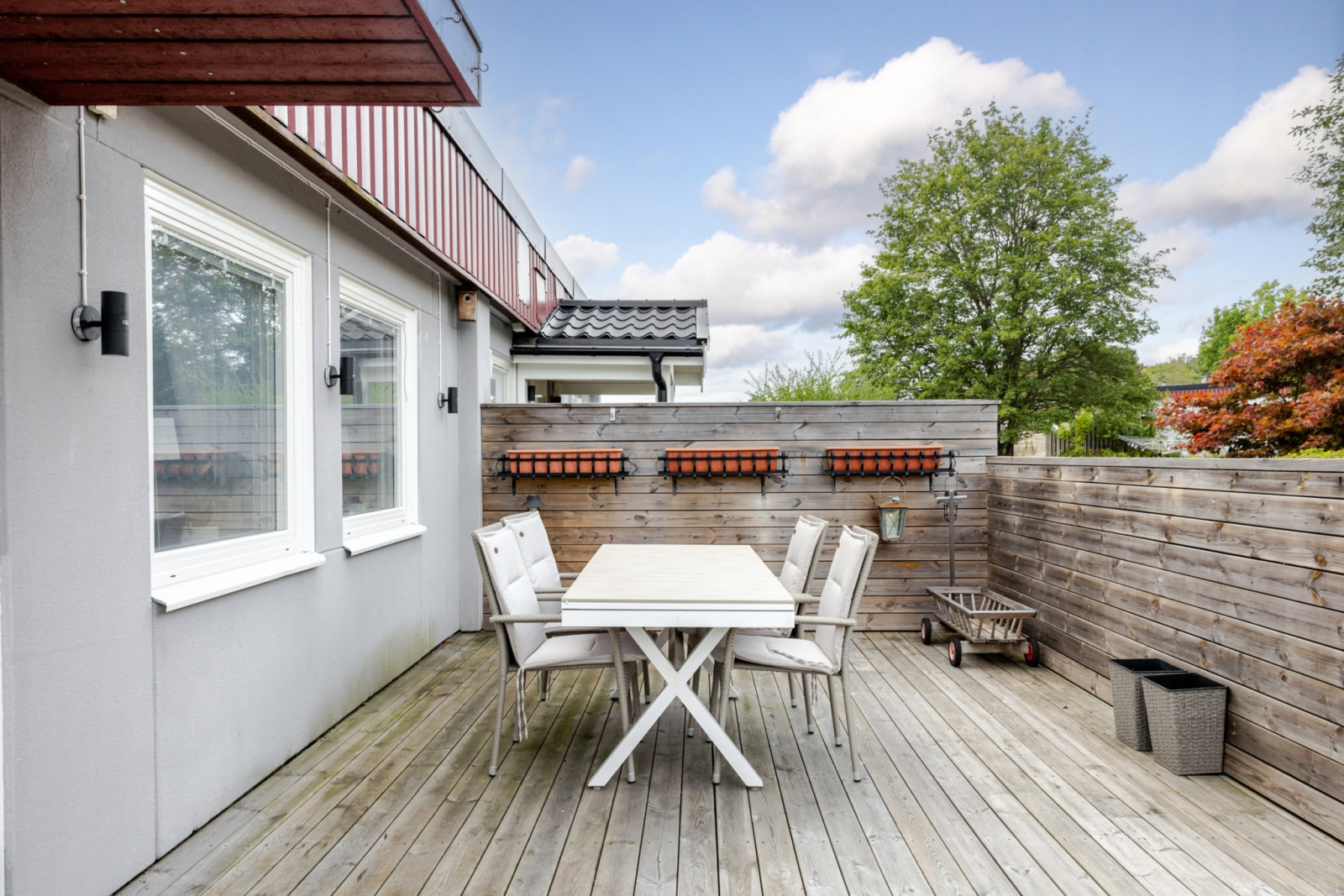 Uteplats på framsida Jägarstigen 25