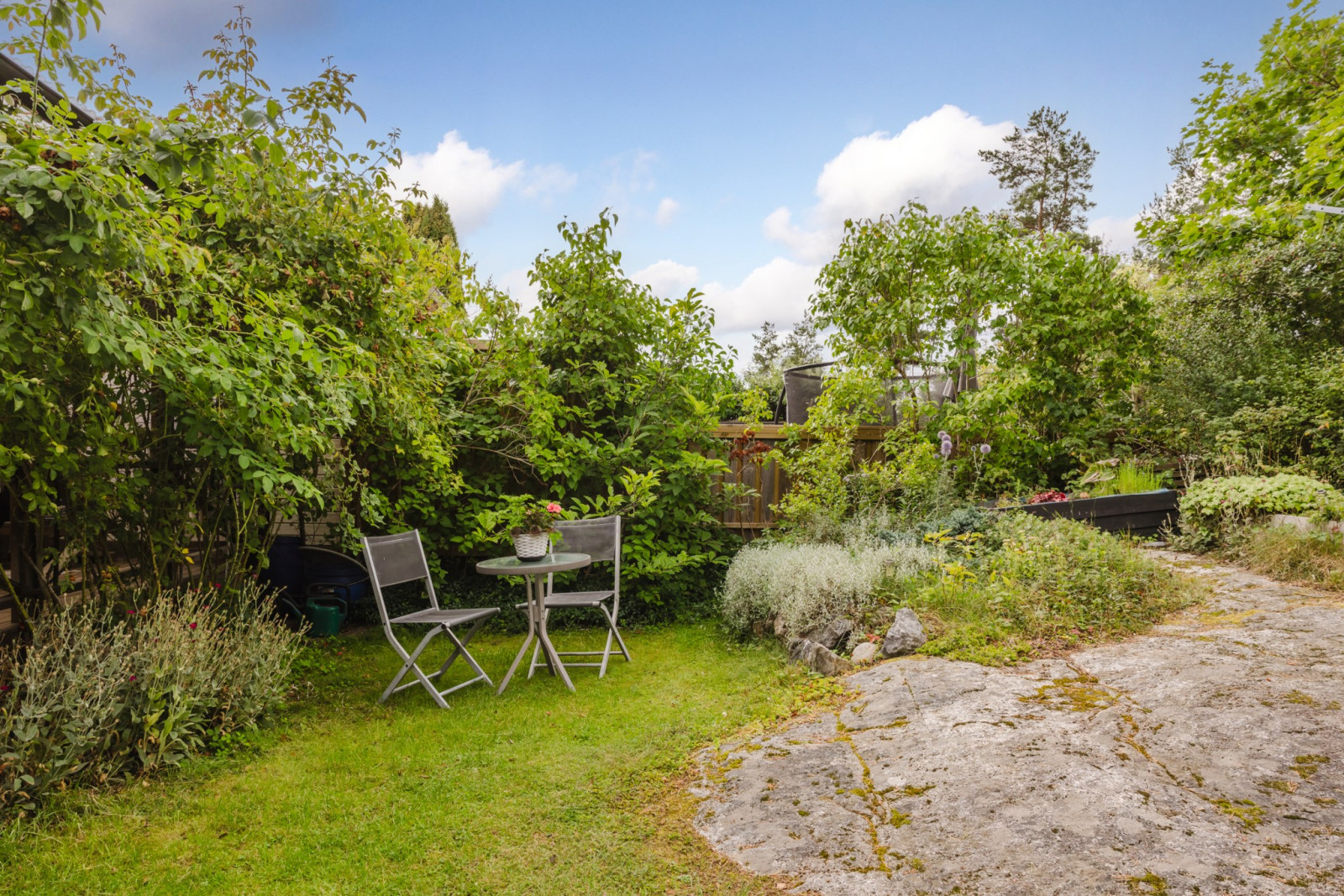 Trädgårdsvy på baksidan Fasanstigen 46