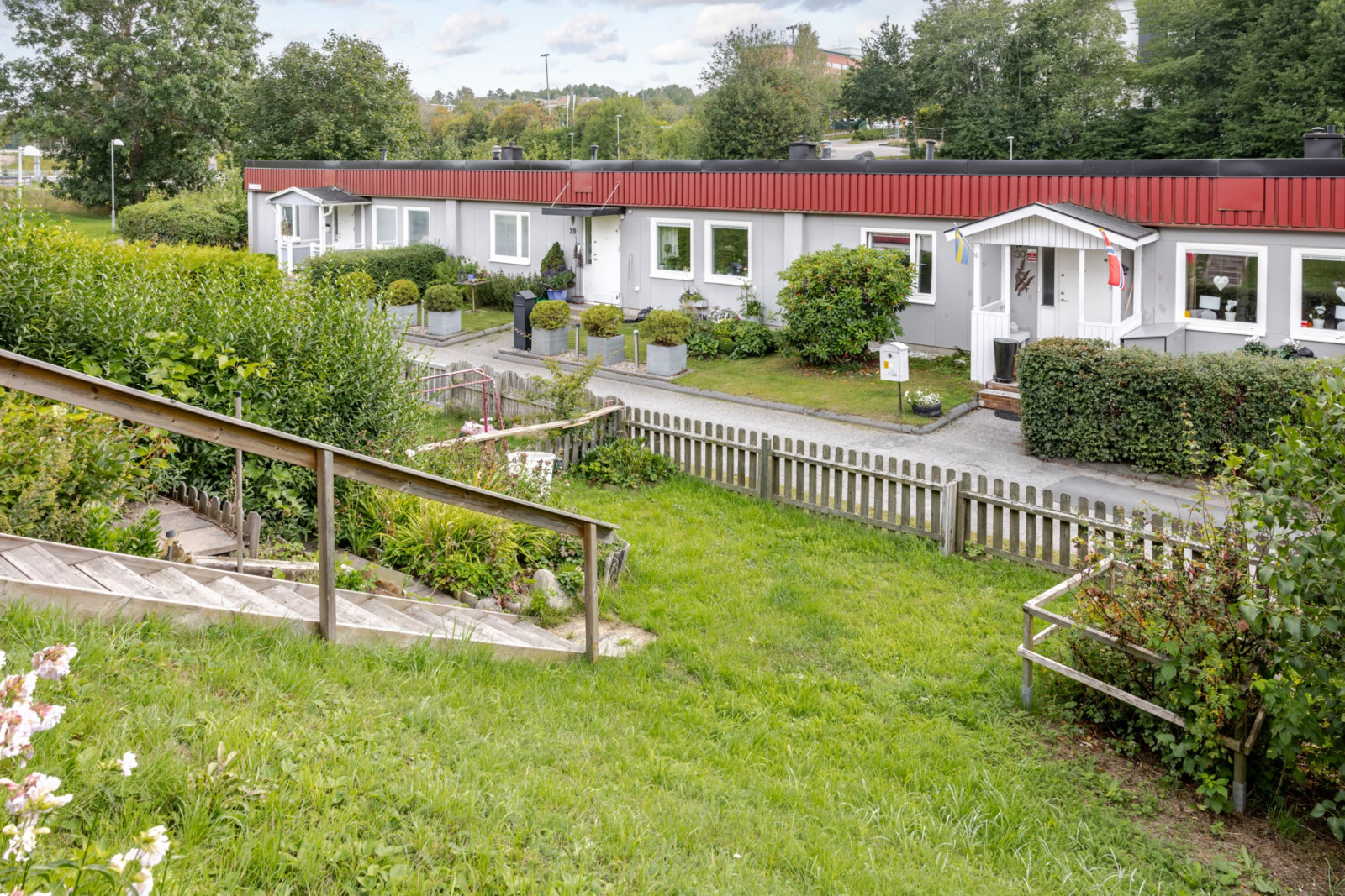 Trädgårdsvy på baksida Jägarstigen 25
