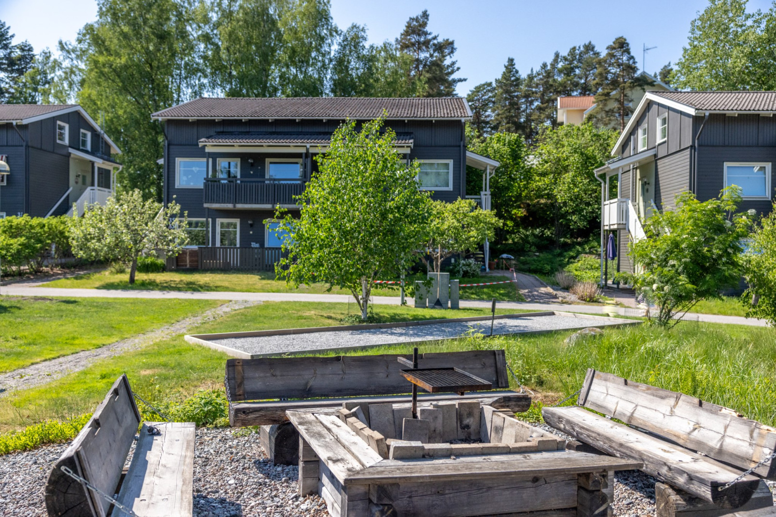 Gemensam grillplats på innergården Engelsbergsvägen 19