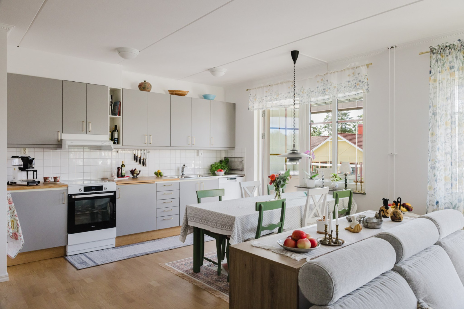 Del av kök och vardagsrum Skogsrovägen 3