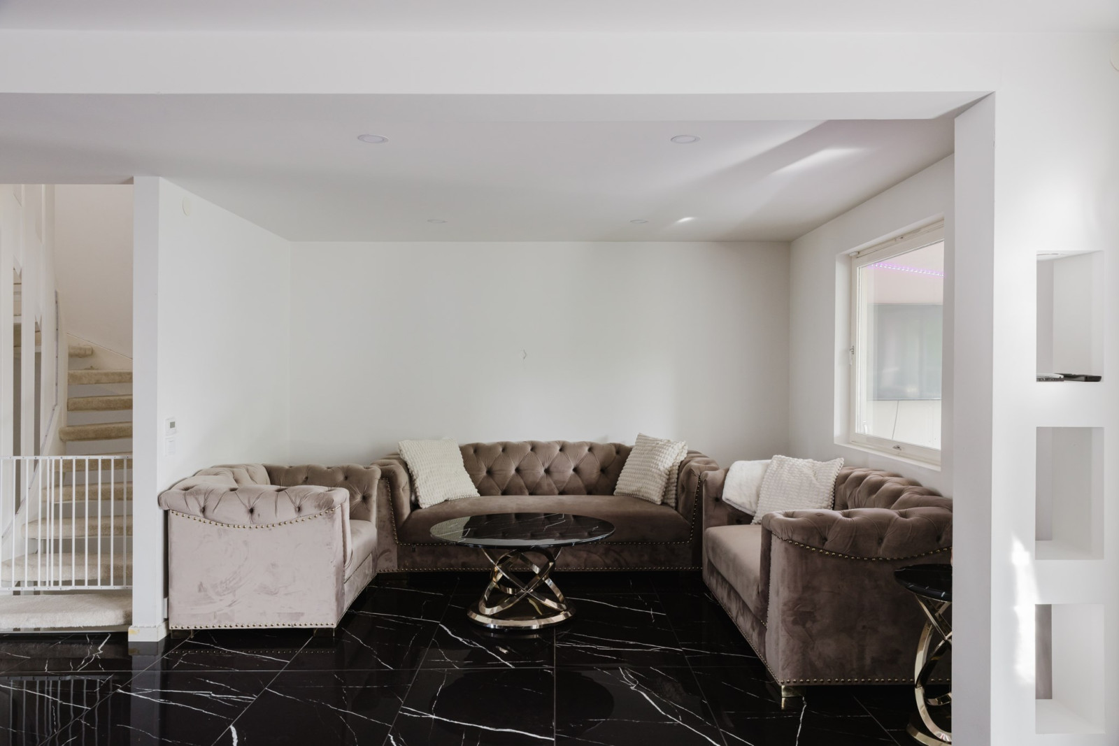 Del av vardagsrum Hökstigen 10