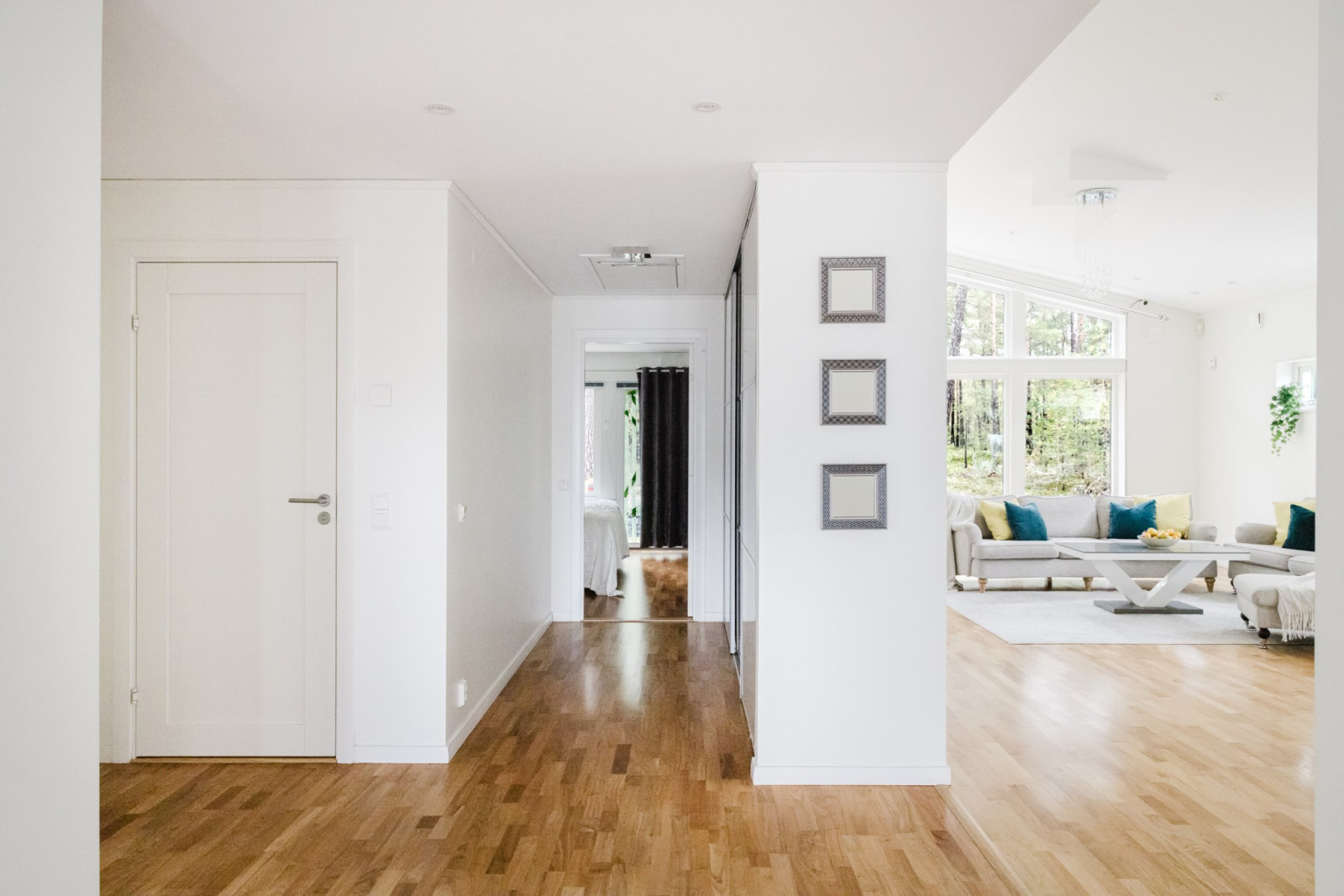 Inre hall mot vardagsrum Högvretsvägen 16