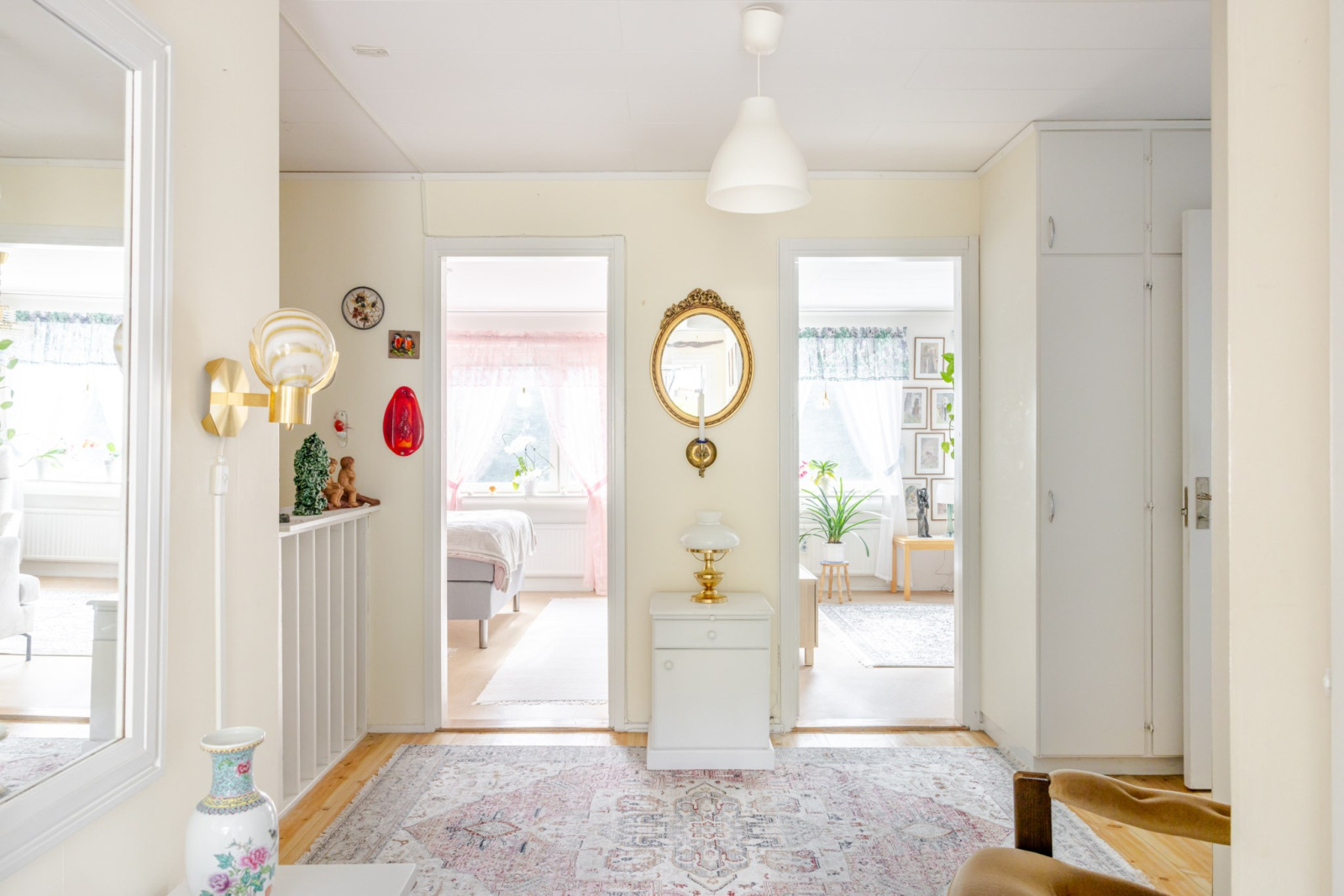 Hall mot sovrummen Jägarstigen 25