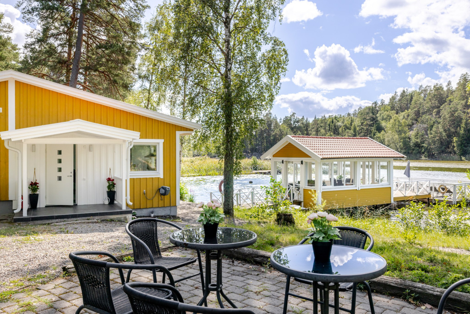 Huvudbyggnad och brygghus Sjöuddsvägen 32