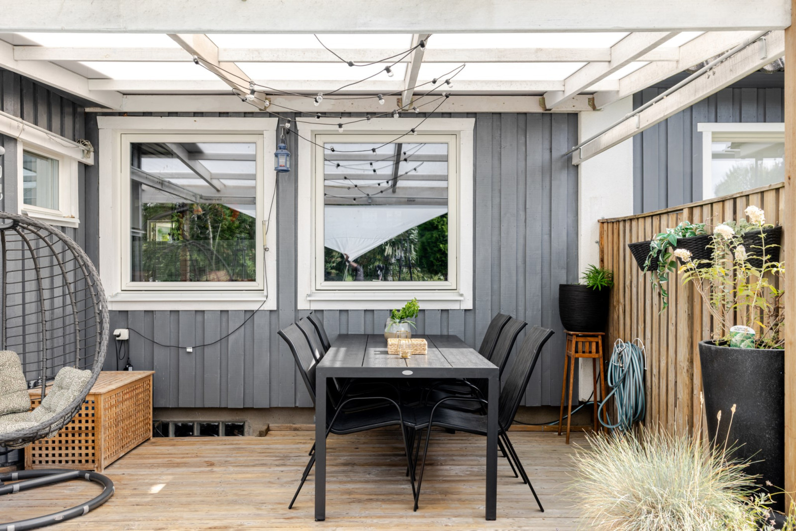 Mysig framsida delvis under tak Fjärilstigen 90