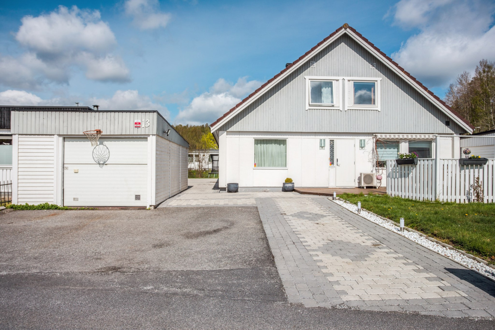 Framsida Blåklintstigen 13
