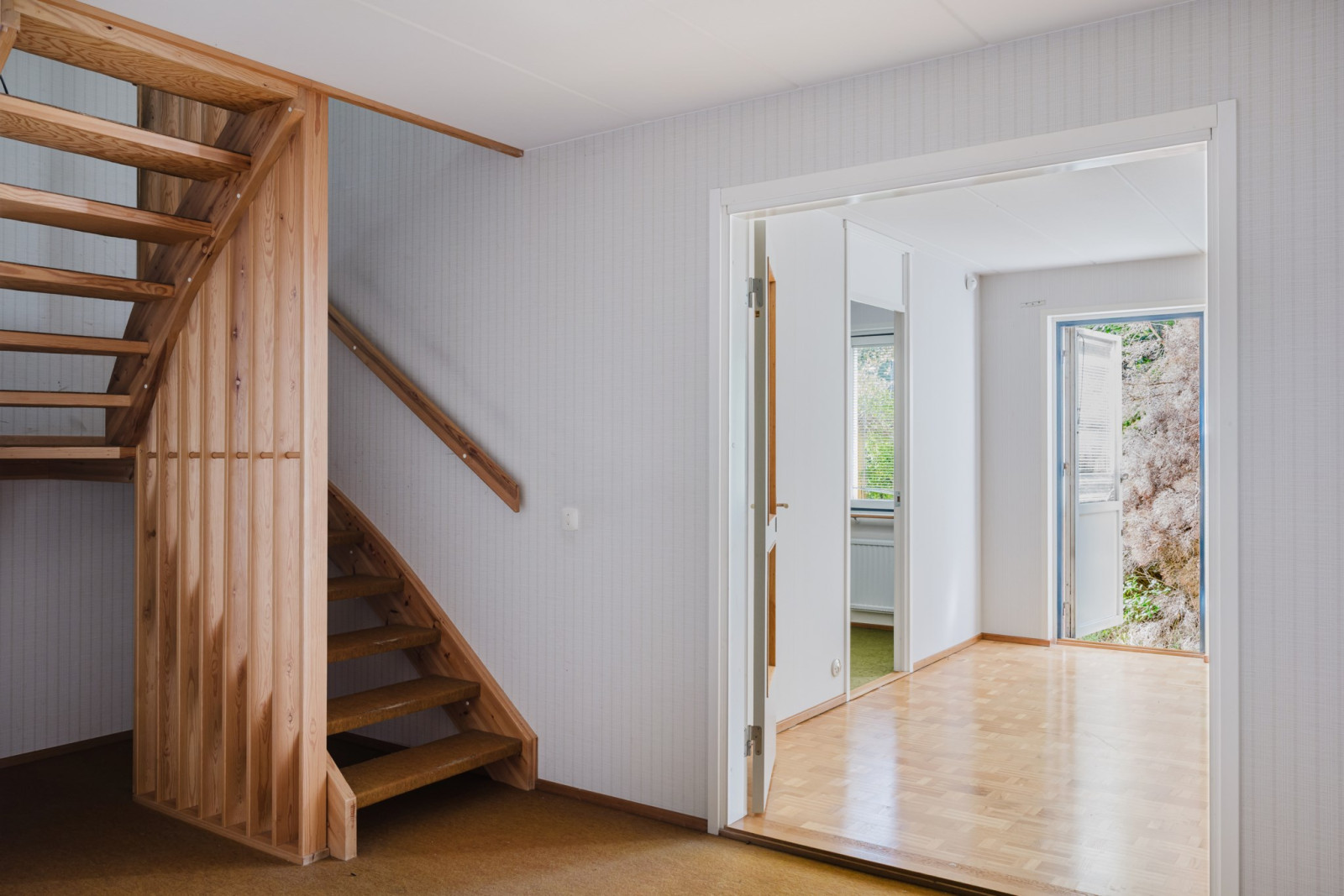 Hall nedre plan Fjärilstigen 14