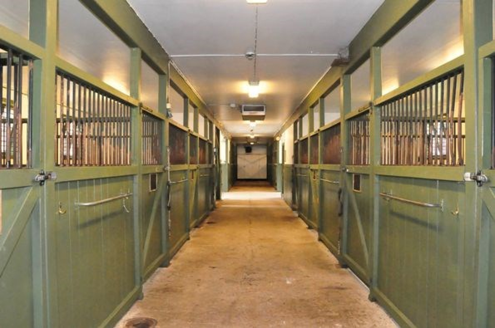 Stall Älvesta säteri 23