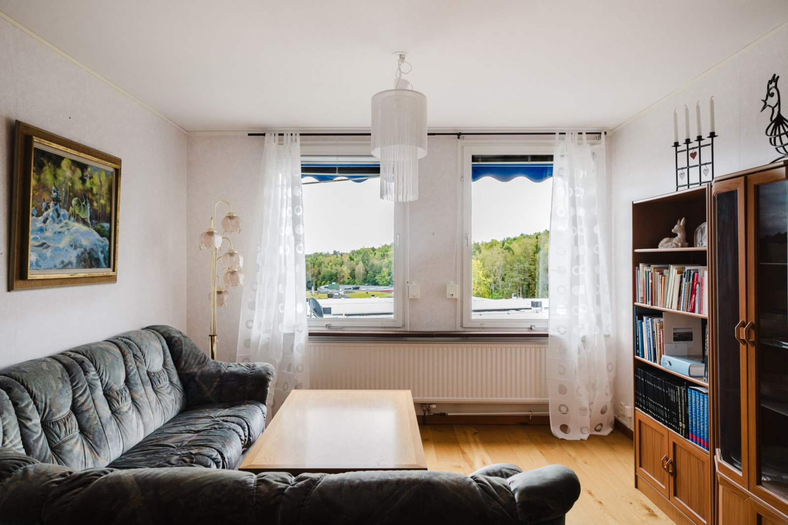 Ljust vardagsrum Emanuel Birkes väg 2