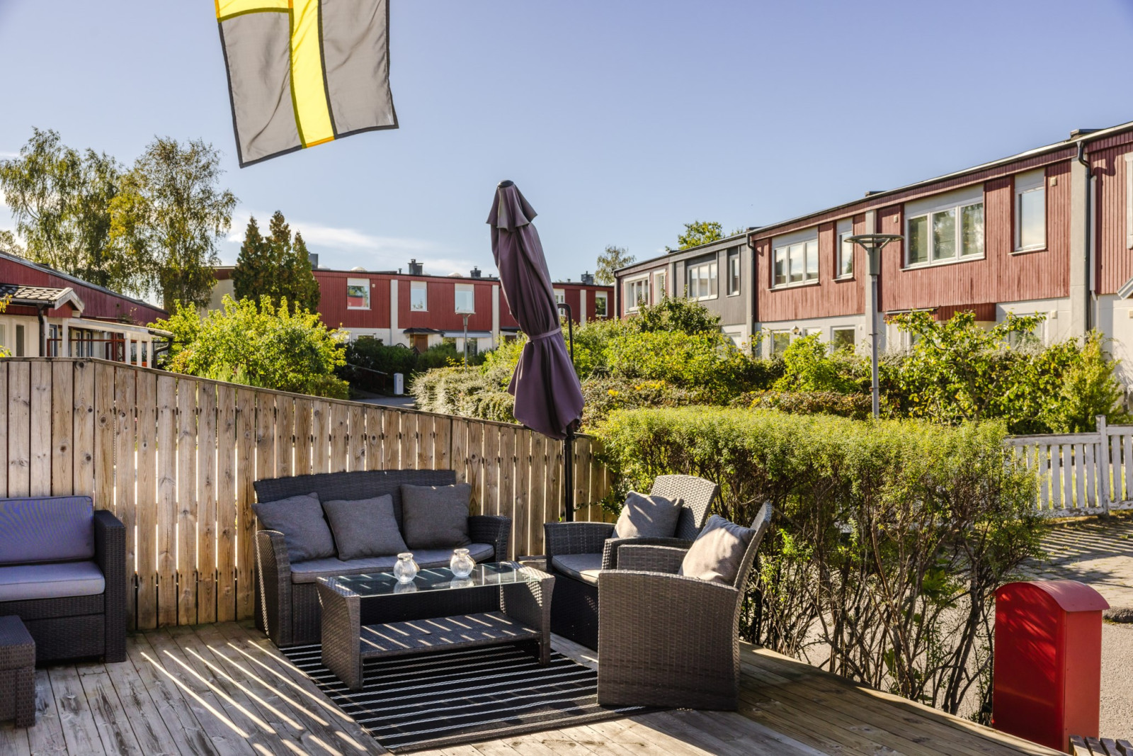 Träbelagd uteplats Fjärilstigen 35