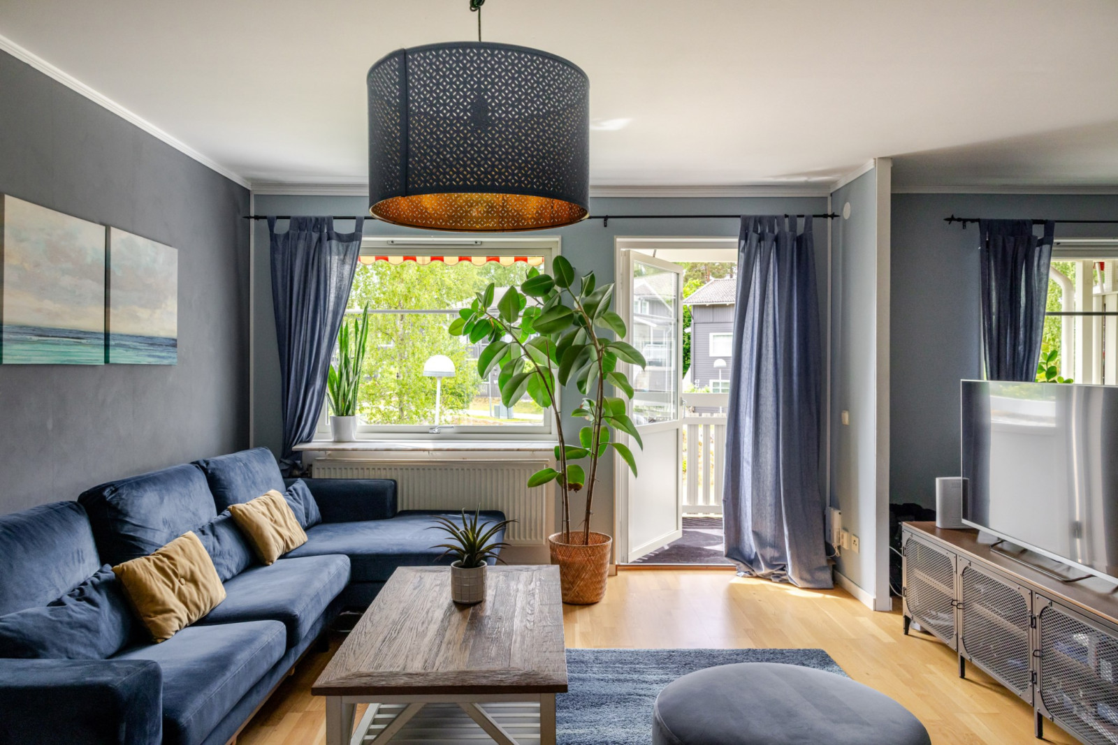 Vardagsrum med utgång till balkong Engelsbergsvägen 63